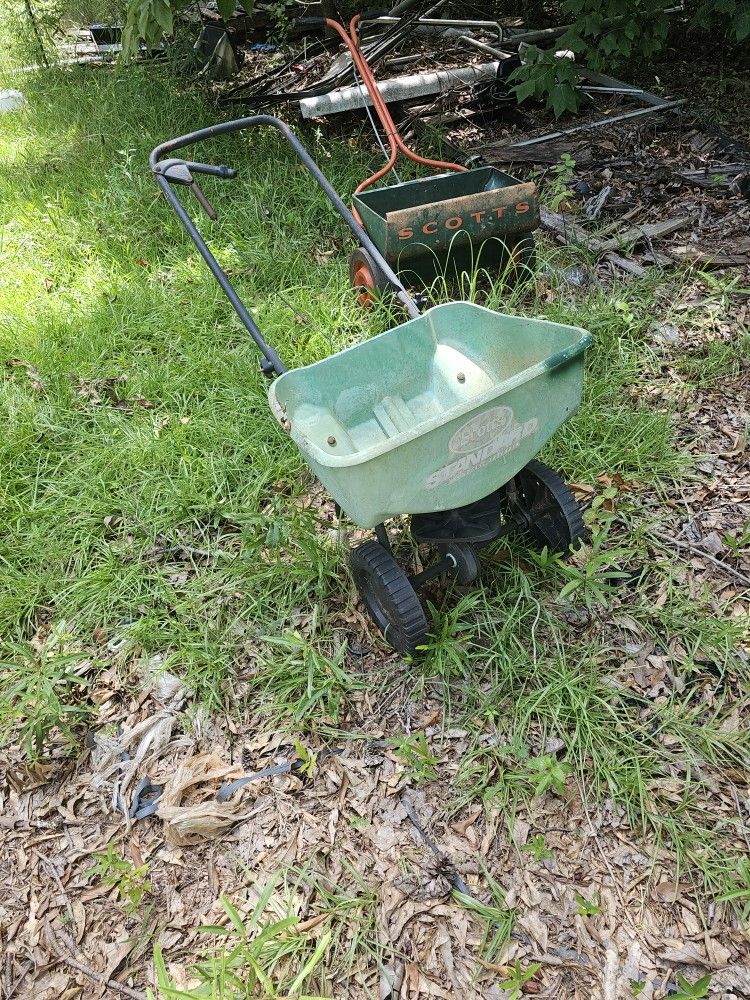 Scott's Fertilizer, Spreader