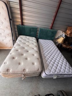Twin beds (2) or (1)