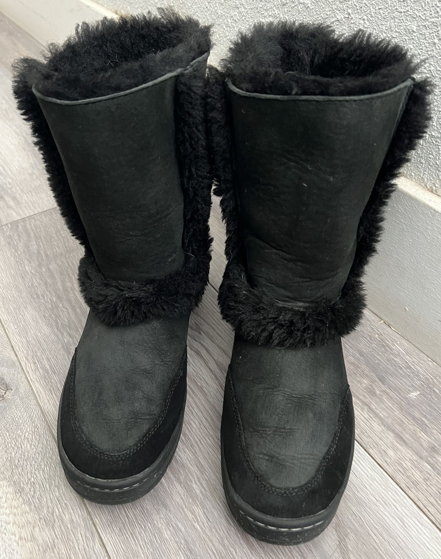 UGG Women's Sundance Short II Revival Fashion Boot, Black, 7