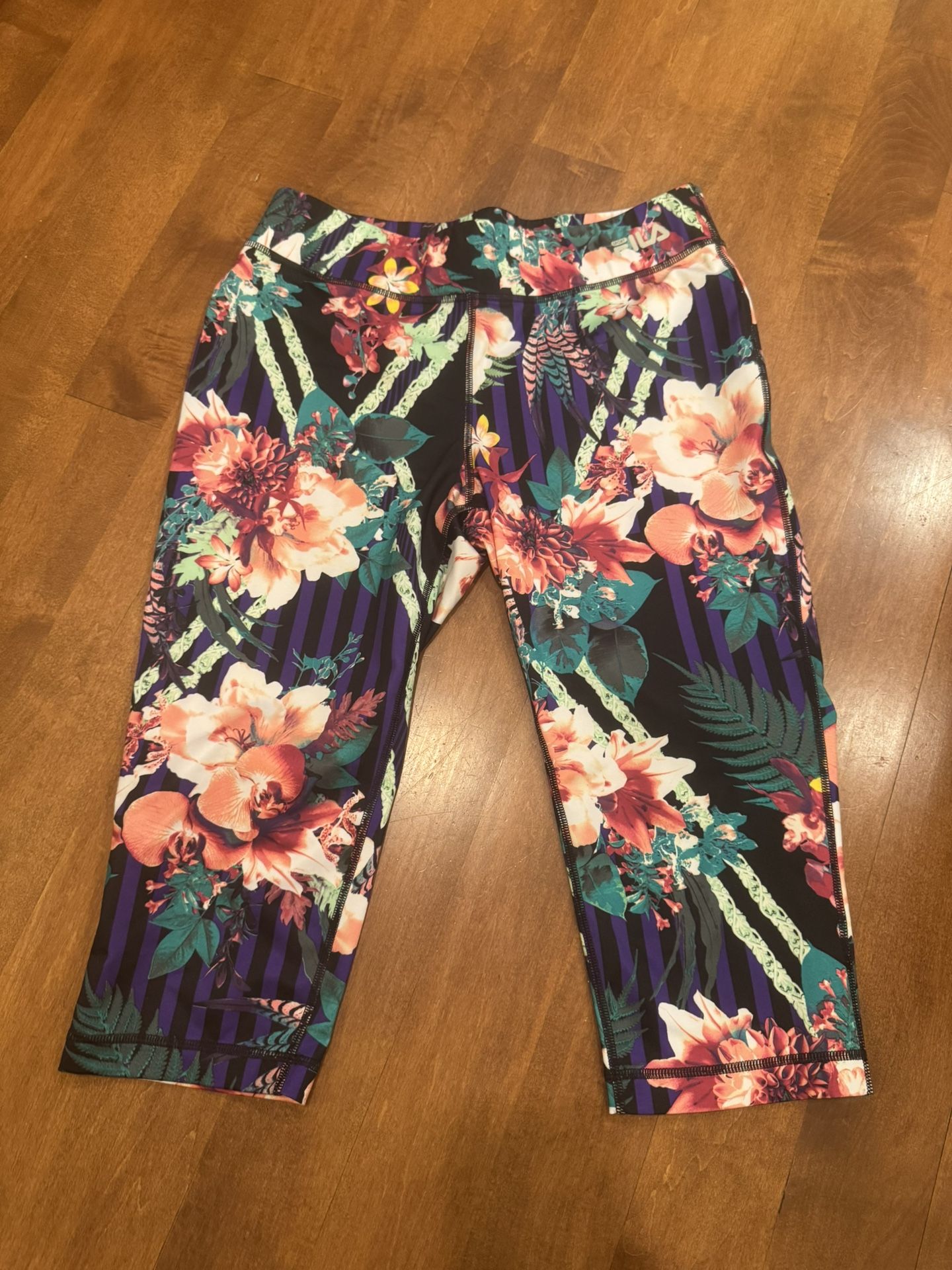 Woman’s Fila Capri Workout Pants Shipping Available