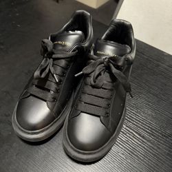 Alexander McQueen shoes, Size 8, Black