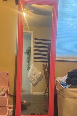 5 foot 5 inch pink mirror. Has a stand in the back