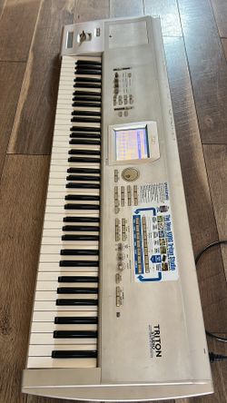 Korg Triton Studio 76 Keys 
