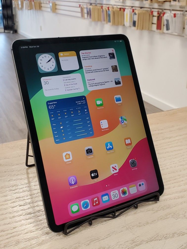 Apple IPad Air 4 Tablet - Great Deals In Town / Warranty Included for Peace of Mind