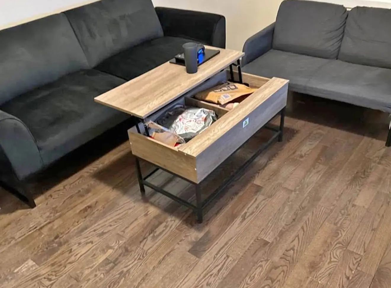 Lift Up Coffee Table ! Pick Up ASAP!