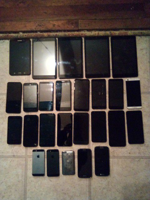 18 Phones+5 Tablets,+2 iPhones +1 Ist Gen Ipod.       80.00 For All
