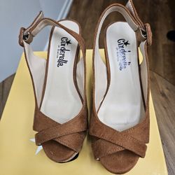 Gently Used Cinderella Wedges Size 2 1/2 W