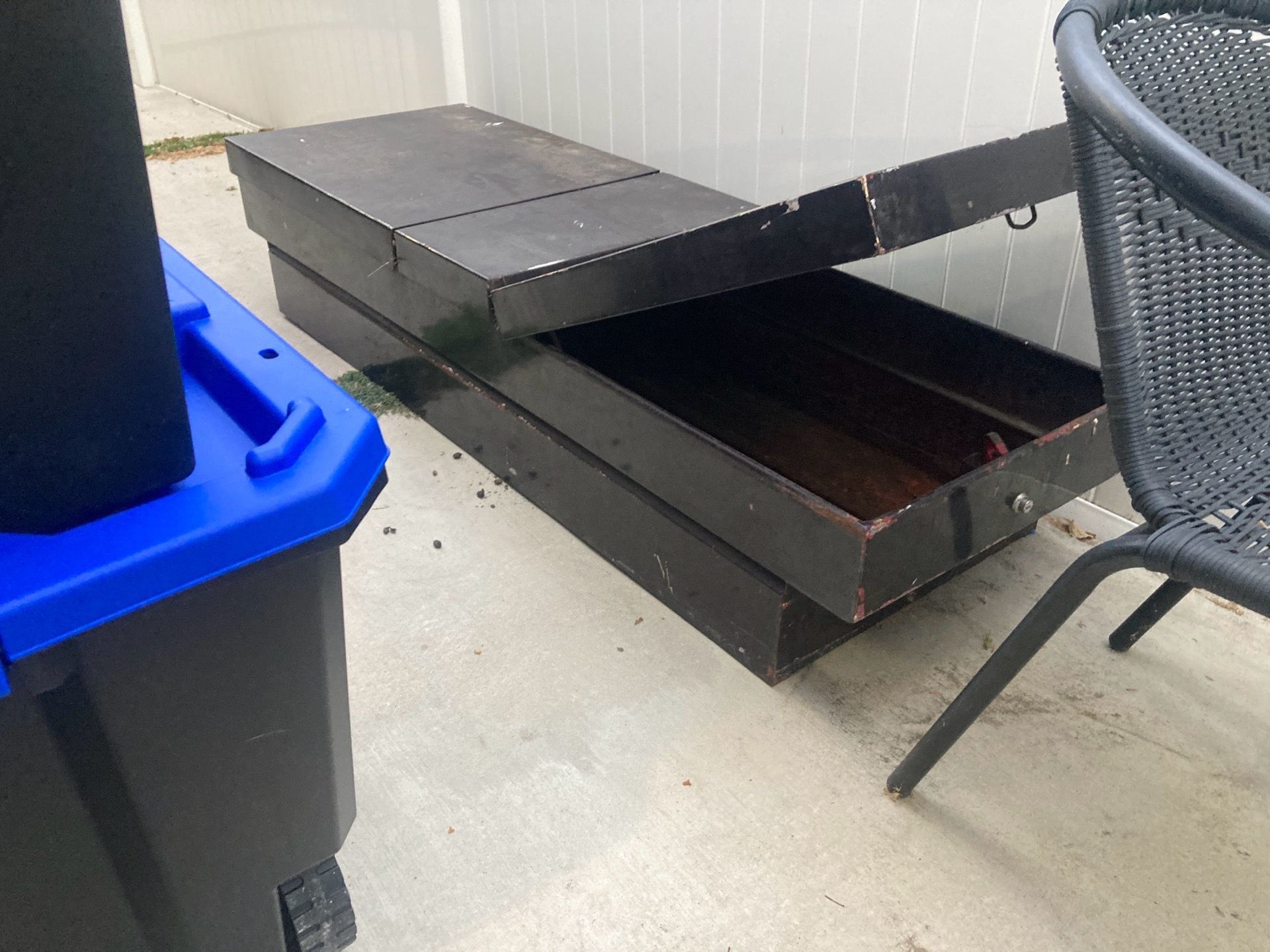 Metal truck tool box