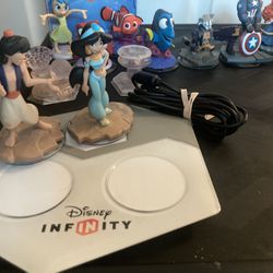 Disney Infinity Figures , Pad & Game ( Video Games Collectibles Toys)
