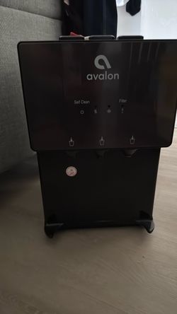 Avalon counter water dispenser