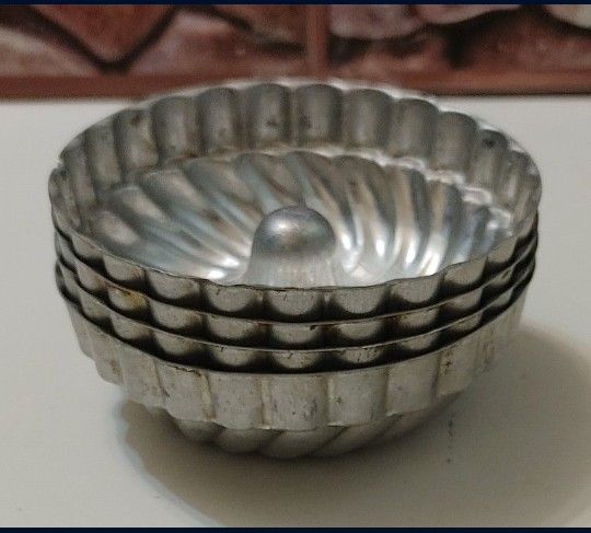 LOT OF 4 Vintage (1960's) Aluminum JELL-O Molds EXCELLENT CONDITION! Please Read Description.