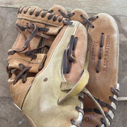Easton 11.5 Inch Glove 