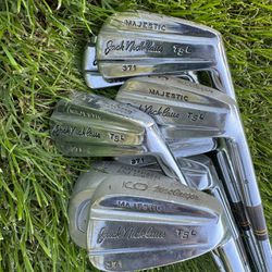 Vintage R-Handed Golf Clubs, Jack Nicklaus Golf Clubs, TSL, 3-9 Irons and Axiom PWL