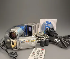 JVC GR-D72U MiniDV Camcorder with Original Box, Accessories & 6 Tapes