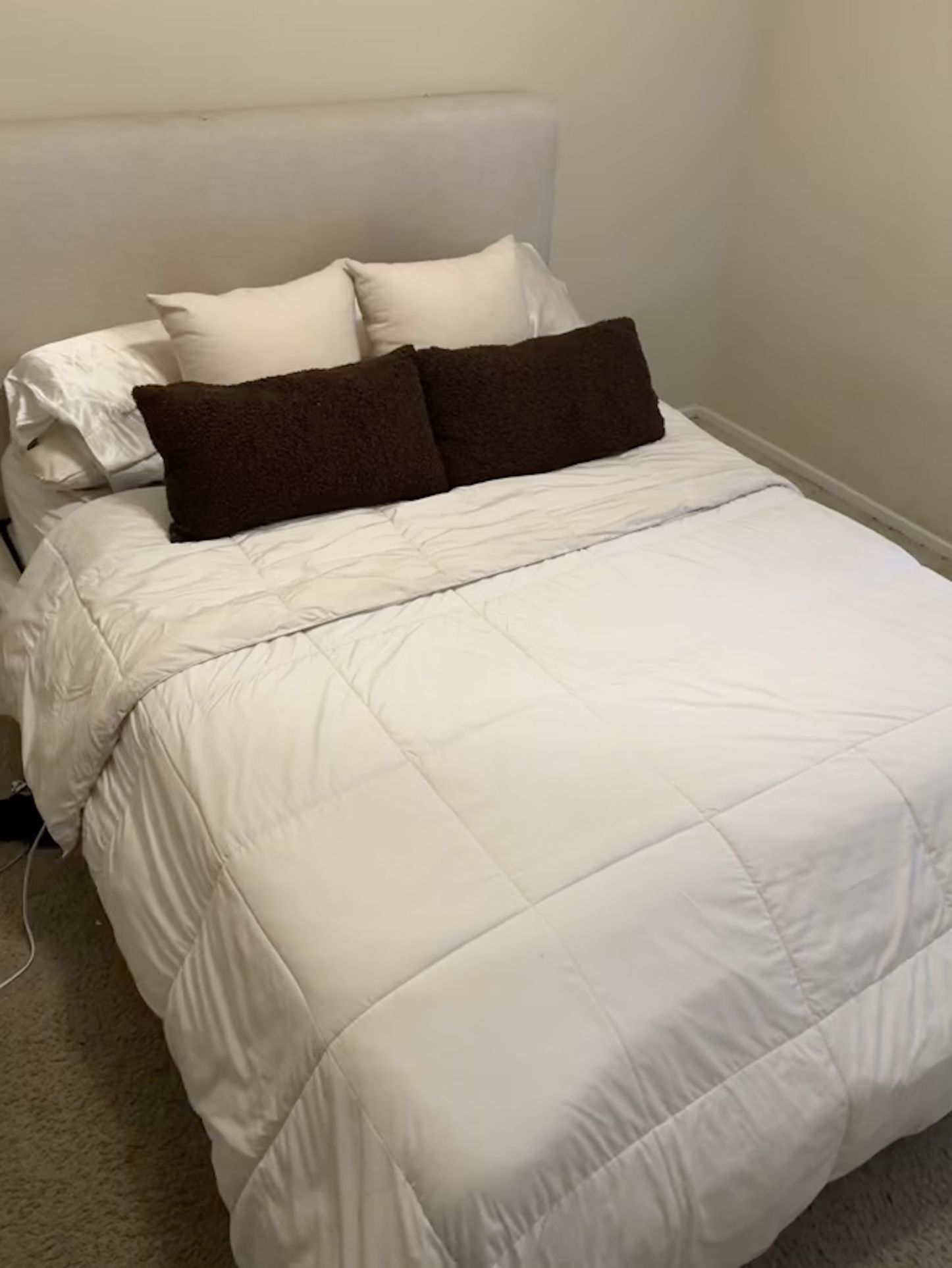 Dean Sand Queen Upholstered Panel Bed