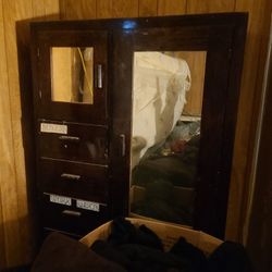 Dresser With Mirrior