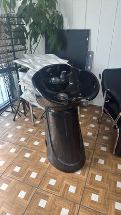 Salon head wash station