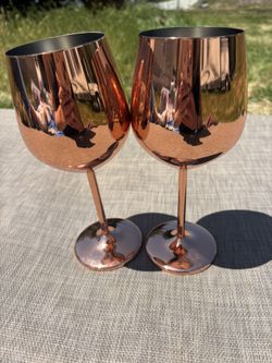 2 Wine Glasses 