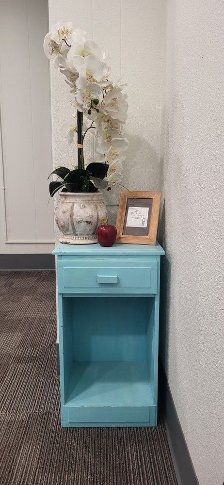 Shabby Chic End Table With Drawer