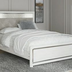 Altyra White Queen Panel Bed

