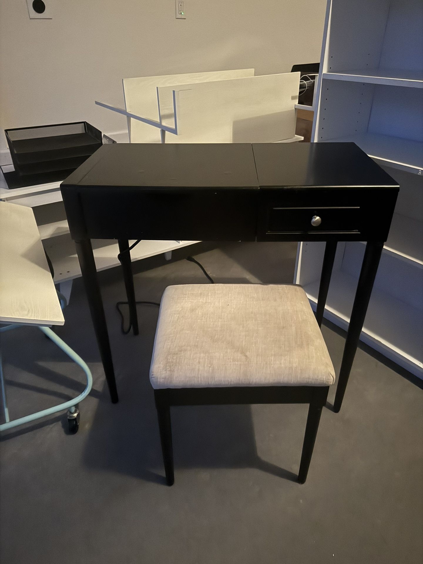 vanity desk with chair and mirror