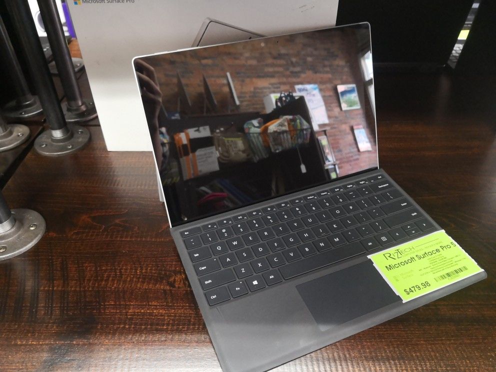 Microsoft Surface Pro 5 with i7 @2.5GHz, 8GB RAM, 256GB SSD, 12.3" Touchscreen, Win11 Pro