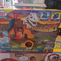 Thomas and friends take and play roaring dino run