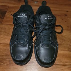 Nike MONARCHS