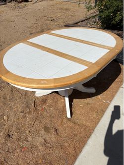 Oval or circle dining table
