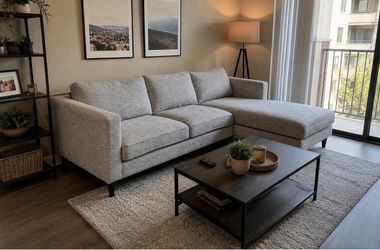 BEAUTIFUL SECTIONAL COUCH DELIVERY AVAILABLE