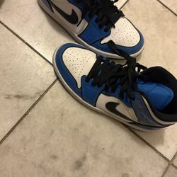 Jordan 1 Mid Signal Blue 