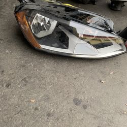 2015-2018 Volkswagen Golf Right Side Headlight