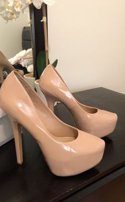 Steve Madden Nude Pumps size 8