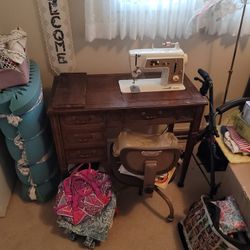 Singer Sewing Machine 