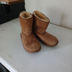Size 6 Ugg Boots
