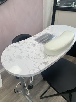 Nail Tech Table