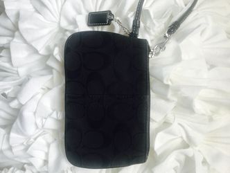 Small Coach Wristlet 🖤