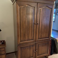 Entertainment Center (must Sell Before Tuesday When The House And  Everything In It goes To New Owner)