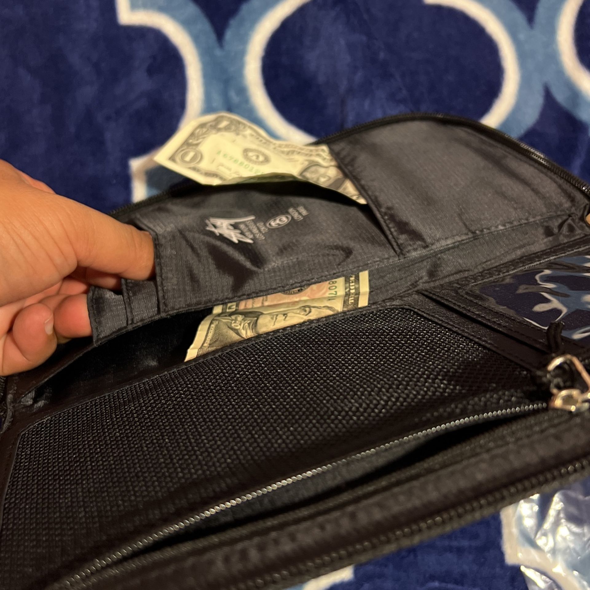 【新品未使用】Stussy CAMO PASSPORT HOLDER Stüssy - Olive Camo Camo Passport Holder | HBX - Globally