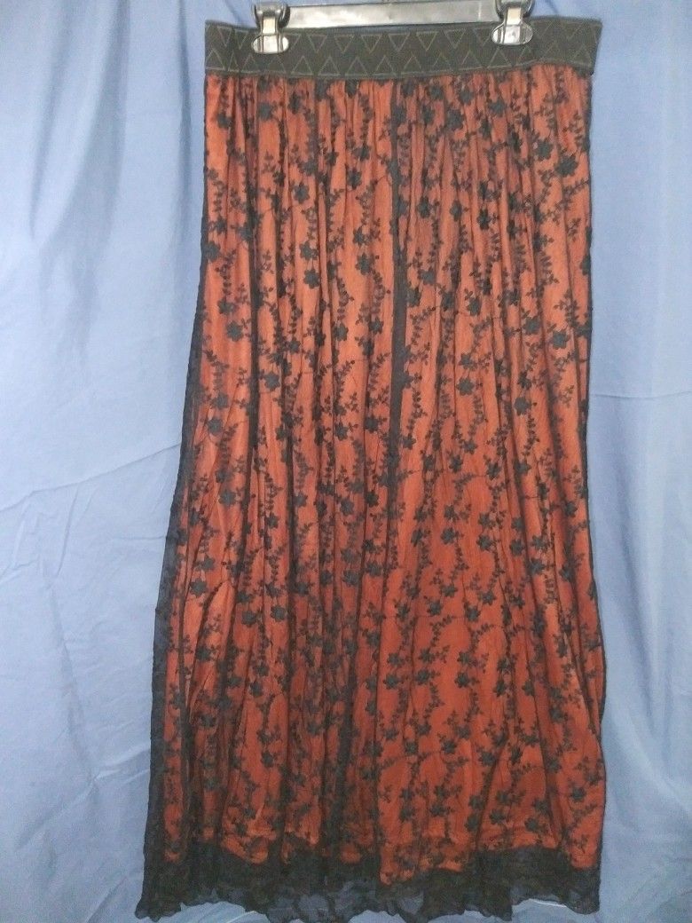 LulaRoe Women's 2XL Burnt Orange Black Lace Overlay Maxi Skirt USA Made
Great Condition!!
**Bundle and save with combined shipping**