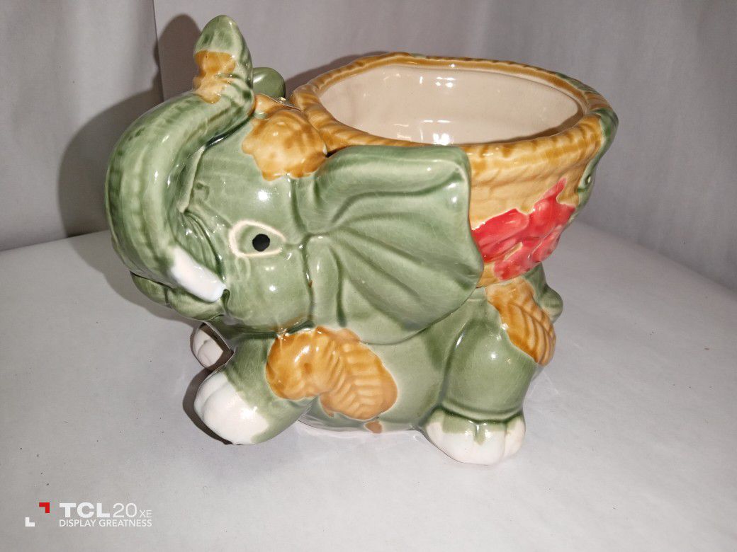 2 Piece lot Vintage elephant and green planter