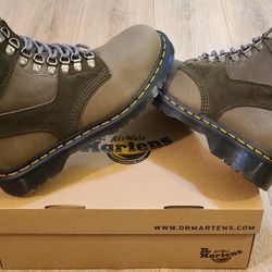 DR Martens Boots Size 8 For Men 