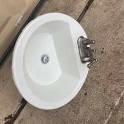 Restroom sink And Fauce