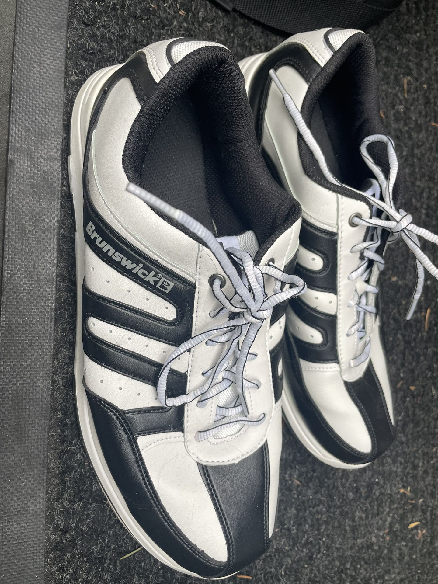 Brunswick Vapor Mens Bowling Shoe Size 11.5 for Sale in Lynnwood, WA