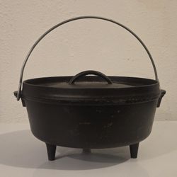 Lodge 10 Inch/4 Quart Cast Iron Camp Dutch Oven