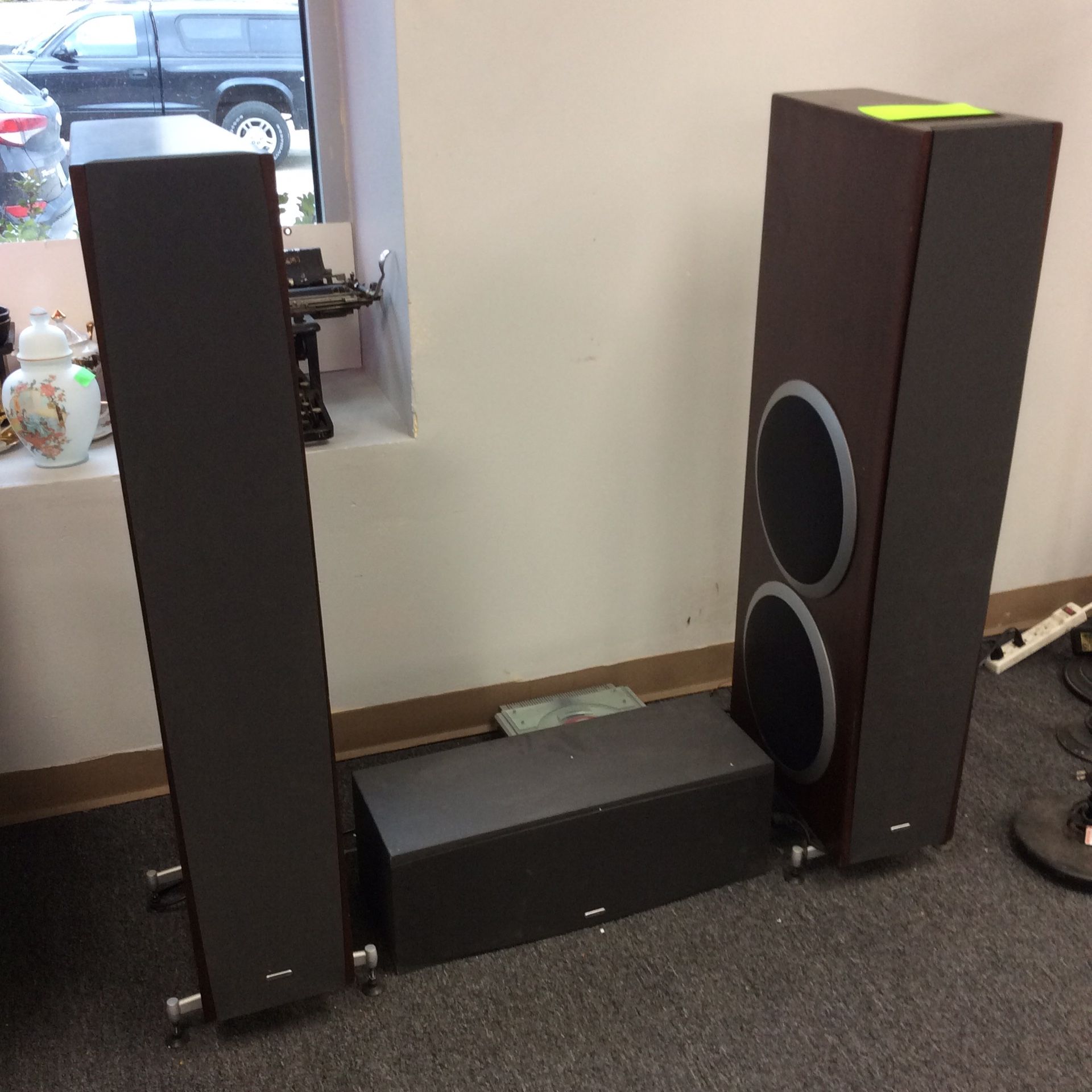 Cambridge Soundworks T500 speaker towers and center Mc500 for Sale in