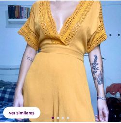 Like new mustard yellow rompers size S , it’s in very good condition