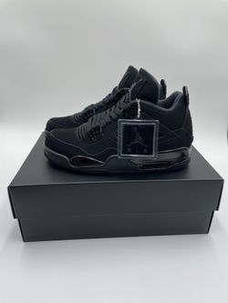 Black cats Jordan 4