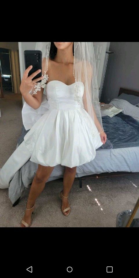 New Three Piece Wedding Dress Veil And Bouquet Size 2