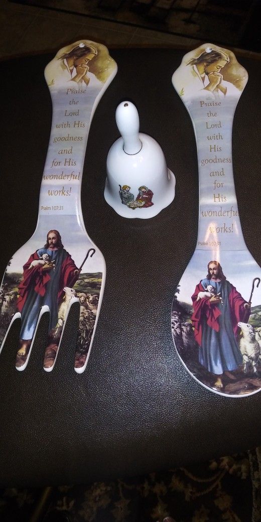 Porcelain Kitchen Wall Decor & Bell